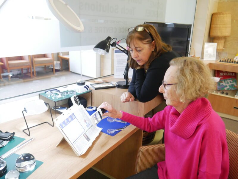 Ivani and Tirza investigate magnifiers in theshop